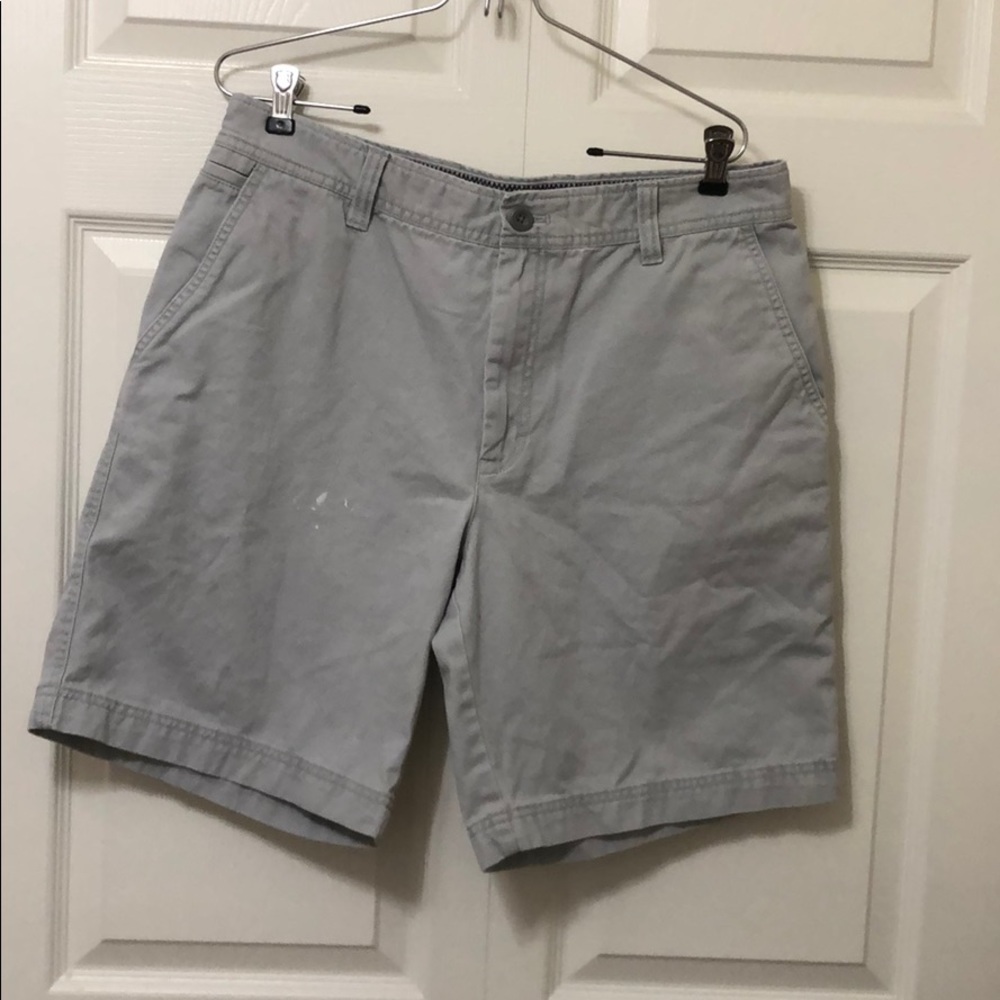 IZOD Mens Flat Front Shorts Size 34 Light Gray